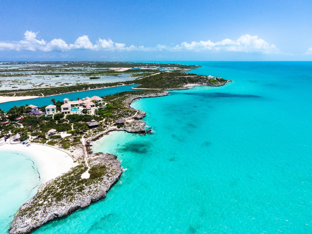 Los secretos de las paradisíacas Islas Turks y Caicos y sus excepcionales aguas cristalinas
